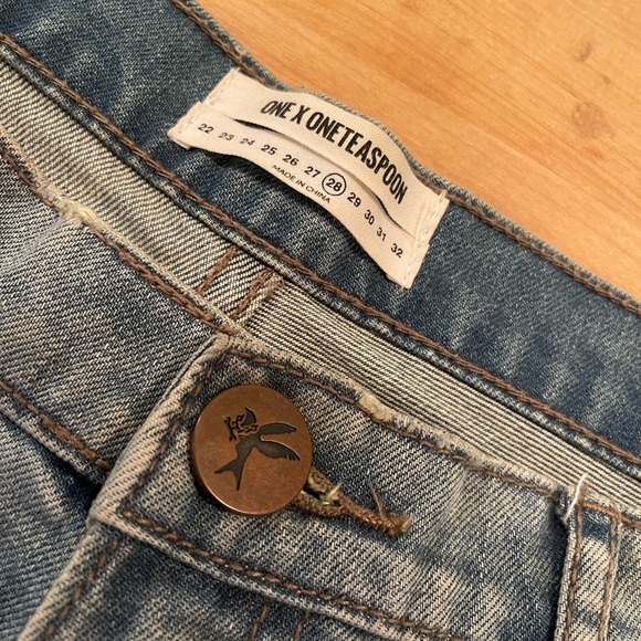 One Teaspoon Awesome Baggies light wash jeans, size 28. Never worn - Picture 3 of 5